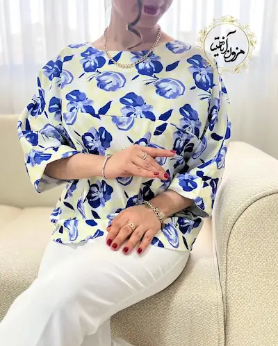 شومیز آستین سه ربع لیمویی طرح گلهای بنفش آبی دلیا
