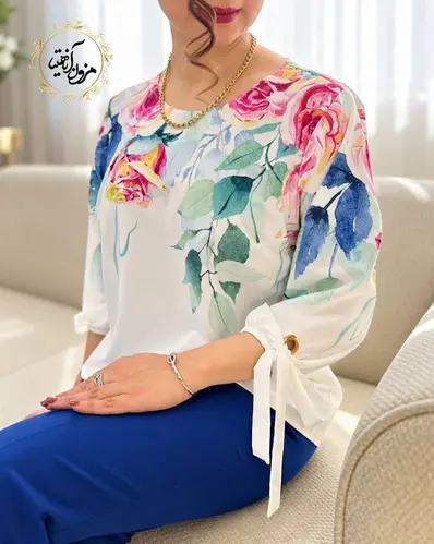 شومیز آستین واشری ریزشی سفید طرح گلهای رز آبرنگی آریانا