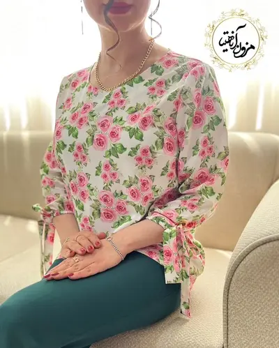 شومیز آستین واشری سفید طرح گلهای صورتی گلاب