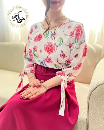 شومیز آستین واشری سفید طرح شاخه گل رز سرخابی ریتا