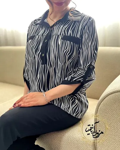 شومیز آستین پاگن دار مشکی سفید طرح سه دکمه مواج شادان
