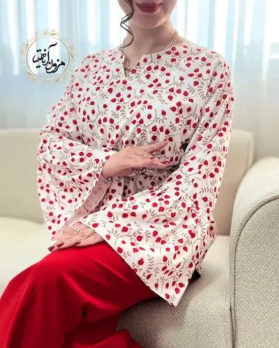 شومیز آستین کلوش سفید طرح انار ریز شاخه طلایی نارمک