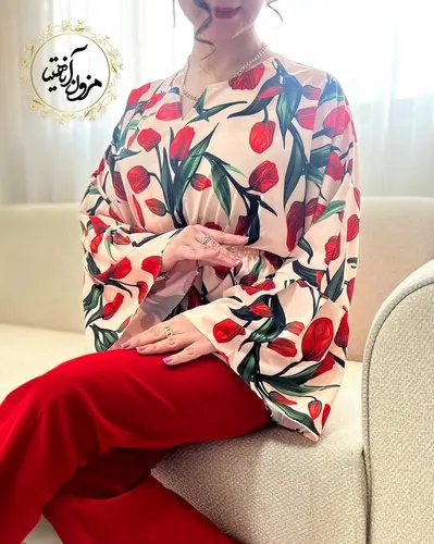 شومیز آستین کلوش نسکافه ای روشن طرح لاله های قرمز الیماه