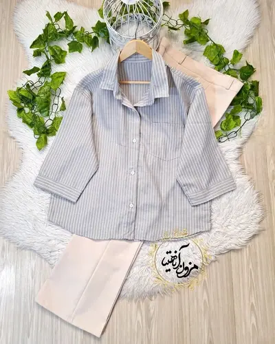شومیز باکسی طوسی روشن سفید طرح راه راه کیانا