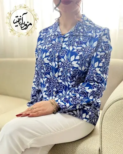 شومیز جلو دکمه آبی طرح شکوفه های آتشین