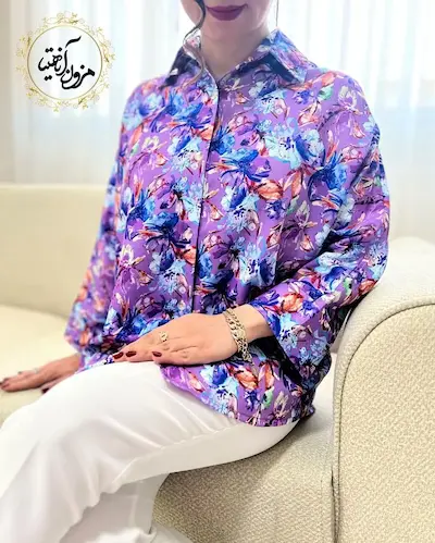 شومیز بیسیک جلو دکمه بنفش طرح گلدار آبی اسمر