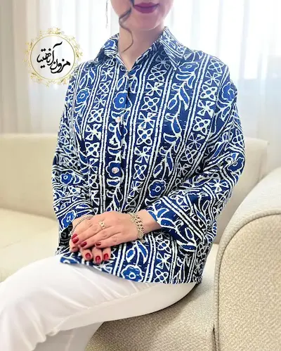 شومیز بیسیک جلو دکمه سرمه ای طرح راه راه گلدار سلوا