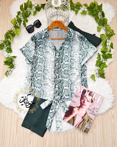 شومیز جلو گره ای سفید طرح پوست ماری سبز مانیا