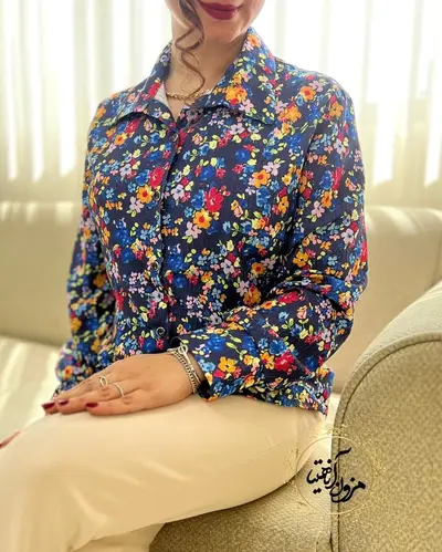 شومیز نخی جلو دکمه سرمه ای طرح شکوفه های رنگی ماتایا
