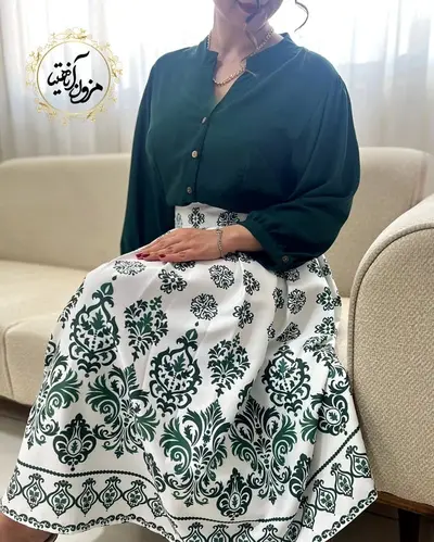 شومیز کرپ حریر سبز تیره طرح پایین چین گلناز