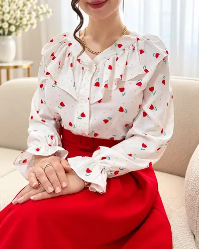 شومیز یقه خورشیدی سفید طرح لاله خال خالی ماندانا