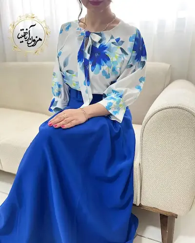 شومیز یقه پاپیونی سفید طرح گلهای کاربنی فلورا