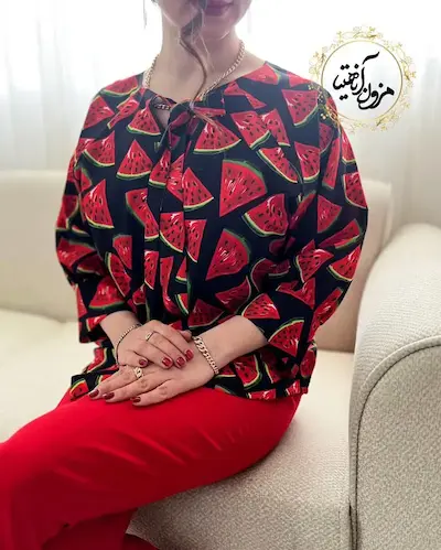 شومیز یقه پاپیونی مشکی طرح هندونه نیمه تامیلا