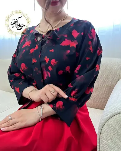 شومیز یقه پاپیونی مشکی طرح پروانه قرمز ترلان 