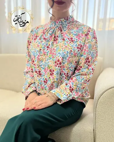 شومیز یقه پیله دار سفید طرح شکوفه ای رنگی مهینا
