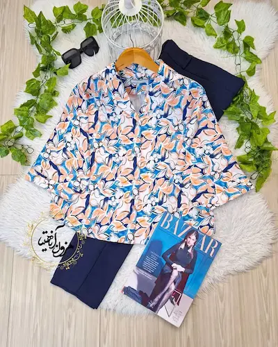 شومیز یقه کتی سفید طرح برگ و گلهای سرمه ای نارنجی چیدا