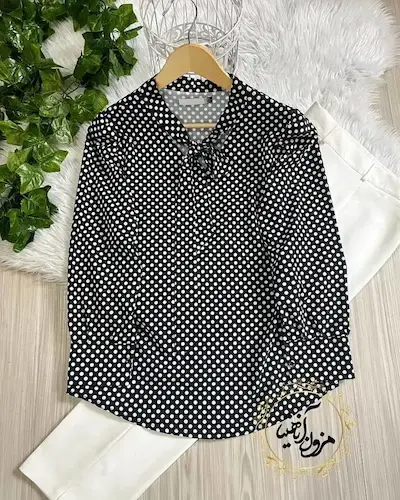 شومیز یقه کراواتی مشکی توپی سفید زمینه مشکی سایز-4-تخفیفی